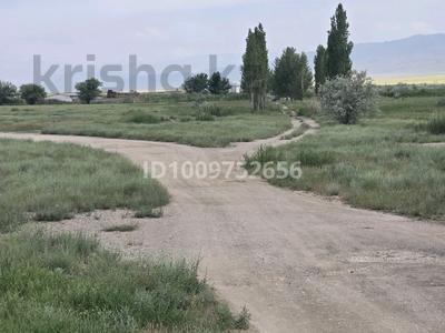 Участок · 7.5 га, Трасса Тараз Чимкент — Вдоль автобана в спуске новой и старой дороги за 15 млн ₸ в Айша-Биби