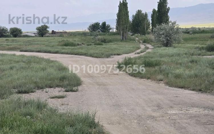 Жер телімі · 7.5 га, Трасса Тараз Чимкент — Вдоль автобана в спуске новой и старой дороги, бағасы: 15 млн ₸ в Айша-Биби — фото 2