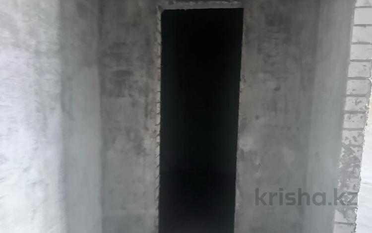 1-комнатная квартира · 45 м² · 3/5 этаж, мкр. Алтын орда, тауелсиздик за 18 млн 〒 в Актобе — фото 2