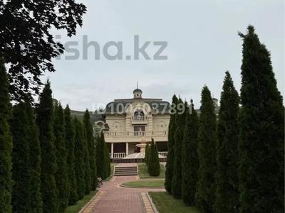 Отдельный дом · 28 комнат · 3000 м² · 100 сот., мкр Баганашыл за 4.7 млрд 〒 в Алматы, Бостандыкский р-н