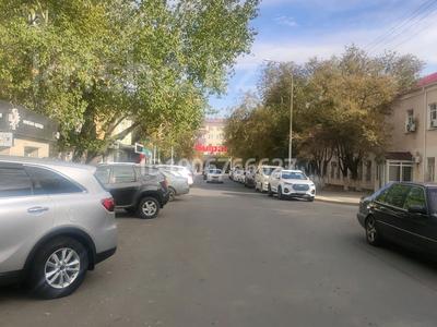 Офисы, магазины и бутики, медцентры и аптеки, образование, кабинеты и рабочие места, студии · 58 м² за 350 000 〒 в Атырау, мкр Центральный