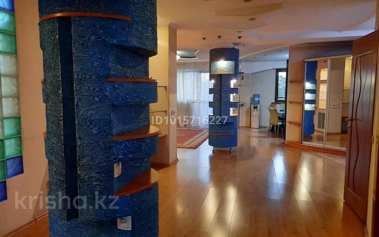 3-бөлмелі пәтер · 136.6 м² · 4/16 қабат, Жазылбека 20 — Саина Жазылбека, бағасы: 500 000 ₸ в Алматы, Ауэзовский р-н — фото 2