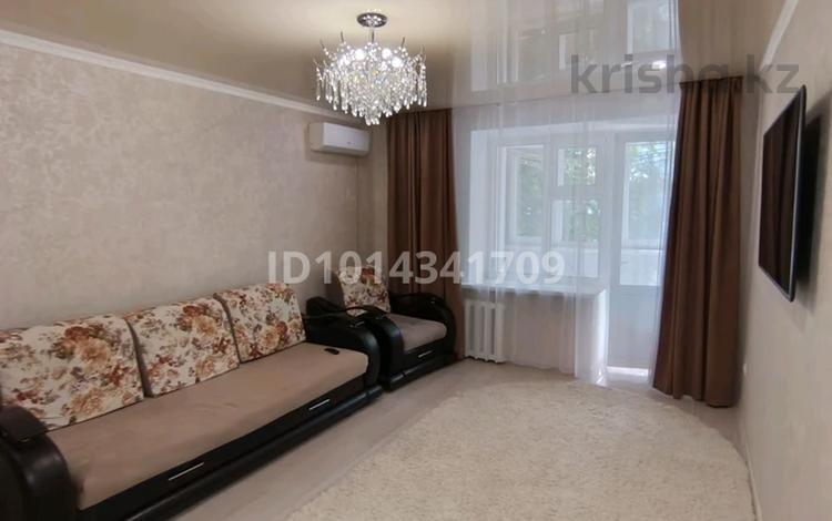 2-бөлмелі пәтер · 60 м² · 1/5 қабат, Толстого 72 — Курмангазы -Мухита, бағасы: 15 000 ₸ в Уральске, мкр Школьник — фото 13
