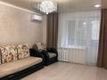 2-бөлмелі пәтер · 60 м² · 1/5 қабат, Толстого 72 — Курмангазы -Мухита, бағасы: 15 000 ₸ в Уральске, мкр Школьник — фото 5