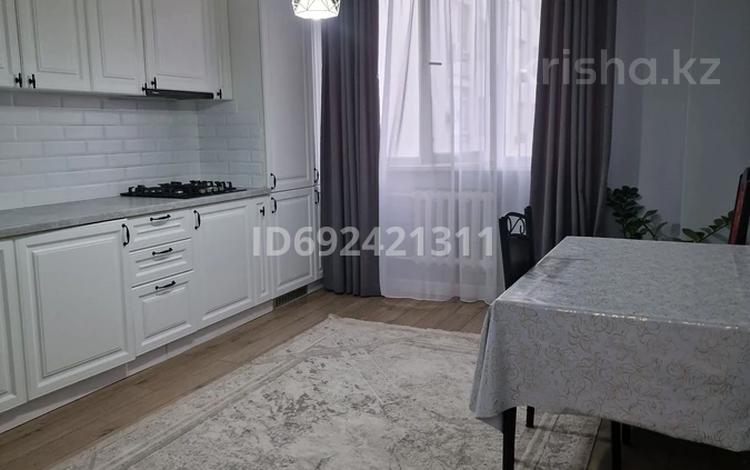 1-бөлмелі пәтер, 45 м², 2/5 қабат ай сайын, мкр Нурсая, бағасы: 150 000 〒 в Атырау, мкр Нурсая — фото 2