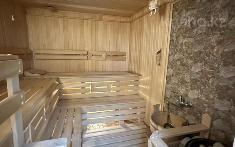 Отдельный дом · 8 комнат · 350 м² · 10.5 сот., Кирпичный за 163.7 млн 〒 в Актобе, жилой массив Кирпичный — фото 2