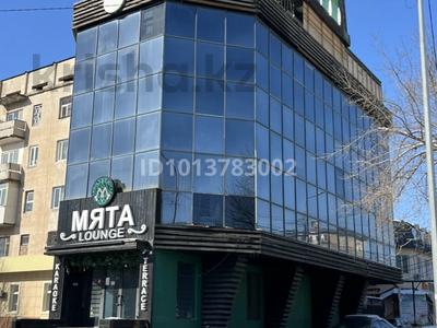 Еркін, кеңселер, дүкендер мен бутиктер, қоғамдық тамақтану орны, сұлулық салондары, медорталықтар мен дәріханалар, білім орталықтары, ойын-сауық · 900 м², бағасы: 245 млн ₸ в Шымкенте, Туран р-н