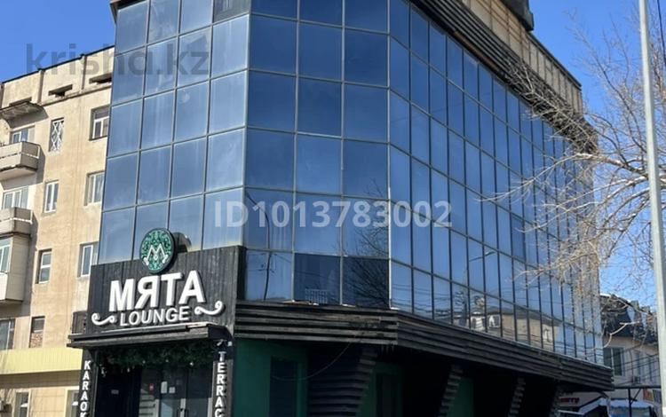 Еркін, кеңселер, дүкендер мен бутиктер, қоғамдық тамақтану орны, сұлулық салондары, медорталықтар мен дәріханалар, білім орталықтары, ойын-сауық · 900 м², бағасы: 245 млн ₸ в Шымкенте, Туран р-н — фото 2