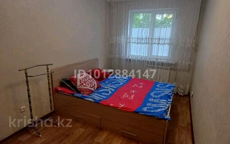 3-комнатная квартира · 64 м² · 1/4 этаж, мкр №5 18 за 400 000 ₸ в Алматы, Ауэзовский р-н — фото 2
