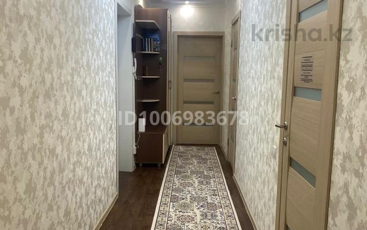 2-комнатная квартира · 71 м² · 2/9 этаж, мкр Кунаева 27 за 31 млн 〒 в Уральске — фото 3