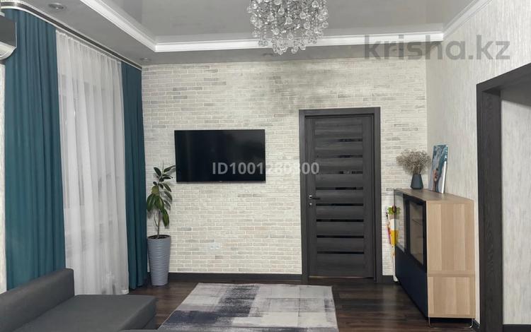 3-комнатная квартира · 64 м² · 4/5 этаж, мкр Омега, Булата Молдашева 20 за 25 млн ₸ в Уральске — фото 2