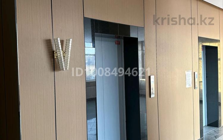 4-комнатная квартира · 212 м² · 7/13 этаж, Есенберлина 28/1 за 106 млн 〒 в Усть-Каменогорске — фото 2