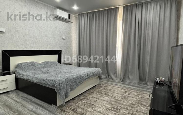1-комнатная квартира · 50 м² · 8/9 этаж, мкр Нурсая, Мкрн Нурсая 3 за 14 000 ₸ в Атырау — фото 39