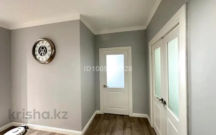 3-комнатная квартира · 104 м² · 3/5 этаж, Александр Бараев 18/2 — Валиханова за 62.5 млн 〒 в Астане, р-н Байконур — фото 2