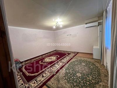 Отдельный дом · 2 комнаты · 70 м², мкр Оркен, Акын Сара 7 за 130 000 〒 в Атырау