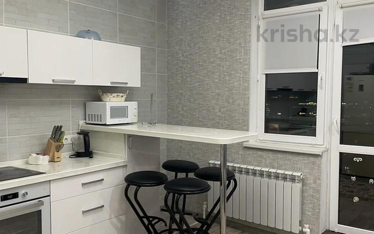 2-комнатная квартира · 100 м² · 18/25 этаж, мкр 11 112Б — ЖК Актобе Ажары за 20 000 ₸ — фото 3