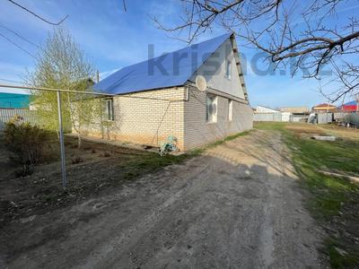 Отдельный дом · 4 комнаты · 120.5 м² · 10 сот., Яблоневая за 50 млн 〒 в Уральске