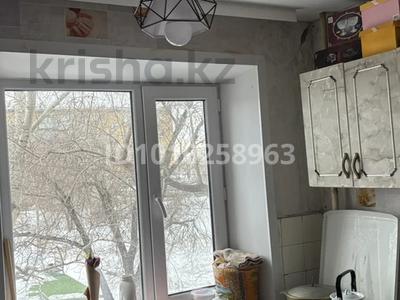 2-бөлмелі пәтер · 45 м² · 2/5 қабат, Пришахтинск, 21й микрорайон 14 — Школа цон рядом магазин налоговой, бағасы: 9.5 млн ₸ в Караганде, Алихана Бокейханова р-н