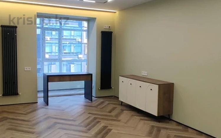 1-бөлмелі пәтер · 53.3 м² · 2/10 қабат, Курмангазы 98, бағасы: 38 млн ₸ в Уральске — фото 2