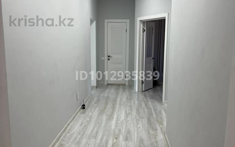 2-комнатная квартира · 76.2 м² · 5/6 этаж, мкр. Алтын орда, Микрорайон Батыс-2 228/2 за 26.7 млн ₸ в Актобе — фото 2