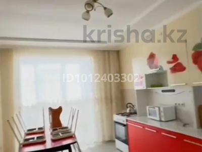 2-комнатная квартира · 90 м² · 3/5 этаж, мкр. Алтын орда, Тауелсиздик 5 — Дина гипермаркет за 250 000 〒 в Актобе