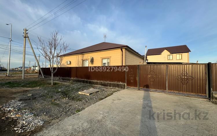 Отдельный дом · 4 комнаты · 126.6 м² · 10 сот., Мкр Оркен за 30 млн 〒 в Атырау — фото 11