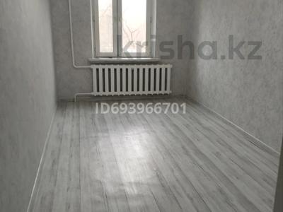 3-комнатная квартира, 60 м², 4/5 этаж, мкр Аксай-2 71 за 36.5 млн 〒 в Алматы, Ауэзовский р-н