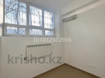 1 комната · 15 м² · 1/5 этаж, мкр Тастак-2, Толе би 150 — Толеби-Нурмакова за 150 000 ₸ в Алматы, Алмалинский р-н