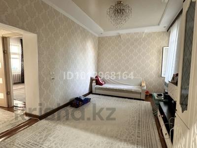 2-бөлмелі пәтер · 60 м² · 2/2 қабат, Әйтеке би 46, бағасы: 10 млн ₸ в Хромтау