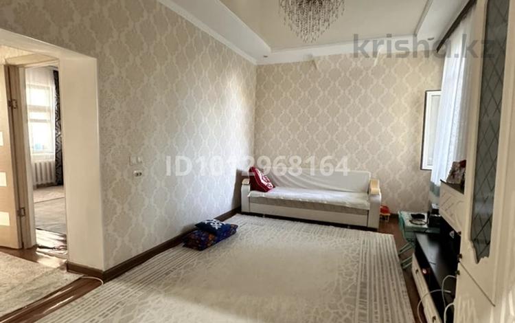 2-бөлмелі пәтер · 60 м² · 2/2 қабат, Әйтеке би 46, бағасы: 10 млн ₸ в Хромтау — фото 2