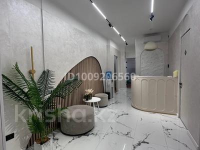 Офисы, магазины и бутики, салоны красоты, медцентры и аптеки, образование, конференц-залы, кабинеты и рабочие места, студии · 104 м² за 800 000 〒 в Атырау, мкр Центральный