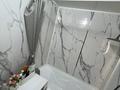 2-комнатная квартира · 59 м² · 5/5 этаж, Партизанская 79/1 — Продается теплая, уютная квартира. Пластиковые окна,не угловая, комнаты изолированы. В шаговой доступности школа, садик, рынок Алтын алма. Хорошие соседи, чистый подъезд, тихий двор. за 17 млн ₸ в Уральске — фото 5