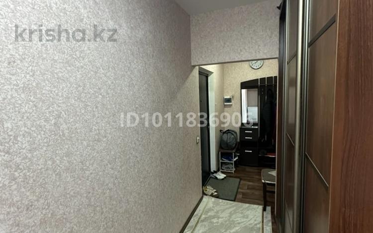 1-комнатная квартира · 47 м² · 2/9 этаж, мкр Юго-Восток, Шапагат 8 — Республики и Б.Момышұлы за 17.5 млн ₸ в Караганде, Казыбек би р-н — фото 2