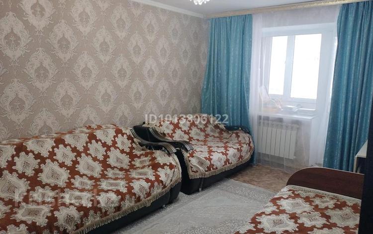 3-комнатная квартира · 65 м² · 2/5 этаж, Майкудук, 14й микрорайон 22 за 200 000 ₸ в Караганде, Алихана Бокейханова р-н — фото 2