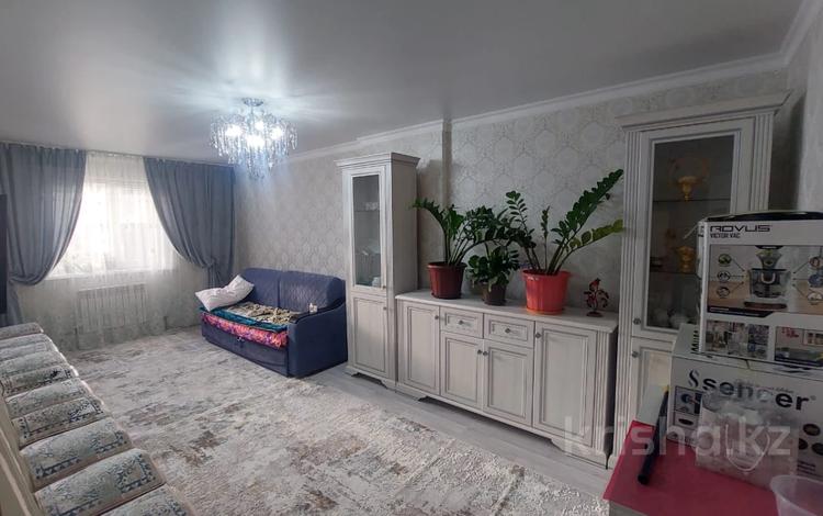 2-комнатная квартира, 66 м², 2/5 этаж, Мкр Бирлик за 24.6 млн 〒 в Талдыкоргане — фото 10
