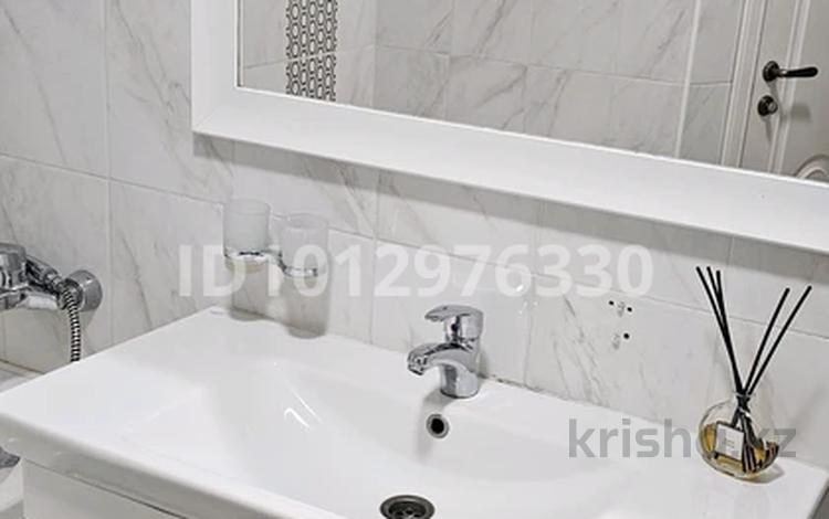 3-комнатная квартира · 72 м² · 8/10 этаж, мкр Юго-Восток, Сарыарка 6 — Вид на новую мечеть за 38.5 млн ₸ в Караганде, Казыбек би р-н — фото 2