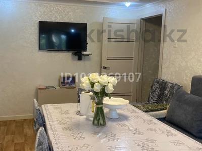 3-комнатная квартира · 57 м² · 3/5 этаж, Майкудук, 12й микрорайон 24 — школы номер 34 за 13.5 млн ₸ в Караганде, Алихана Бокейханова р-н