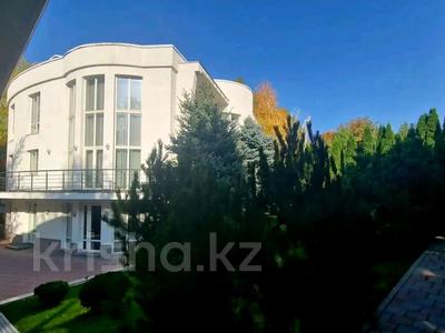 8-комнатный дом помесячно, 670 м², 35 сот., мкр Баганашыл за 2.5 млн 〒 в Алматы, Бостандыкский р-н