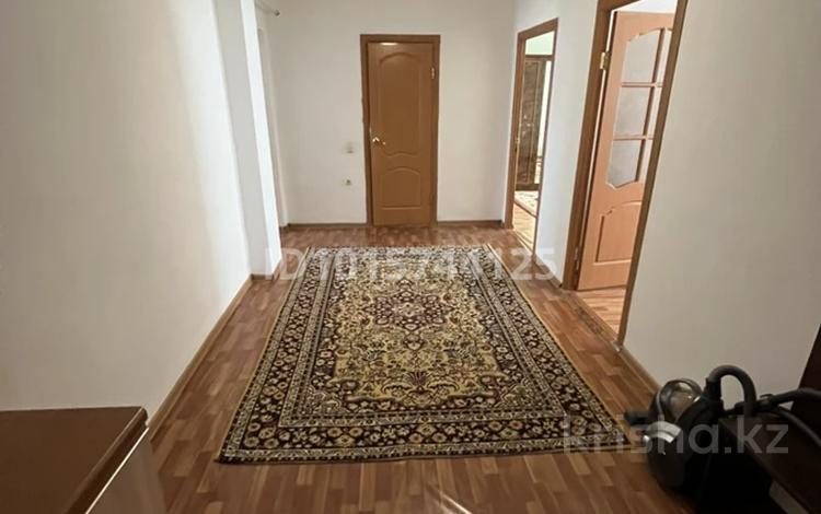 2-бөлмелі пәтер · 72 м² · 8/9 қабат, Аманшина 72 — проспект Султана Бейбарыса, бағасы: 190 000 ₸ в Атырау — фото 2