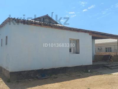 Отдельный дом · 6 комнат · 200 м² · 10 сот., Қызылтөбе 2 864 за 16 млн ₸ в Кызылтобе 2