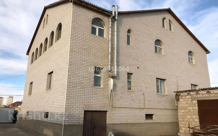 Отдельный дом · 7 комнат · 600 м² · 10 сот., Аккошимов — Рынка Дина и хозторг за 1 млн 〒 в Атырау — фото 16