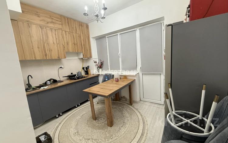 2-комнатная квартира · 54 м² · 1/6 этаж, мкр Нурсая 62 за 21.5 млн 〒 в Атырау — фото 2