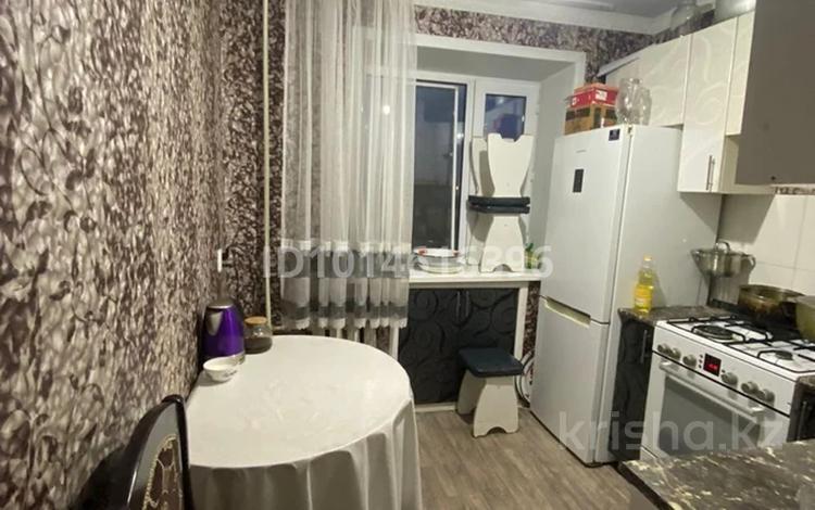 2-комнатная квартира · 43.6 м² · 3/6 этаж, Майкудук, 15й микрорайон за 10.5 млн ₸ в Караганде, Алихана Бокейханова р-н — фото 2