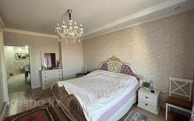 3-комнатная квартира, 133.8 м², 10/12 этаж, Рыскулбекова