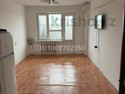 3-комнатная квартира · 58 м² · 5/5 этаж, 3 мкр 23 — дина базар, рядом 27 шк за 20 млн 〒 в Атырау, мкр Привокзальный-3