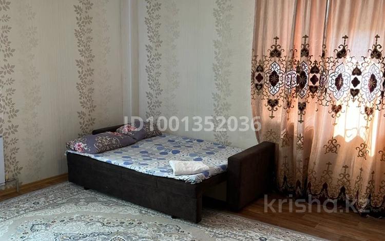 1-комнатная квартира · 40 м², 33-й мкр 19 за 8 000 〒 в Актау — фото 2