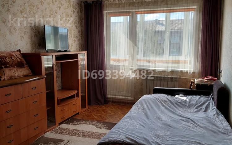 1-комнатная квартира, 30 м², 5/5 этаж посуточно, Ауэзова за 8 000 〒 в Щучинске — фото 6