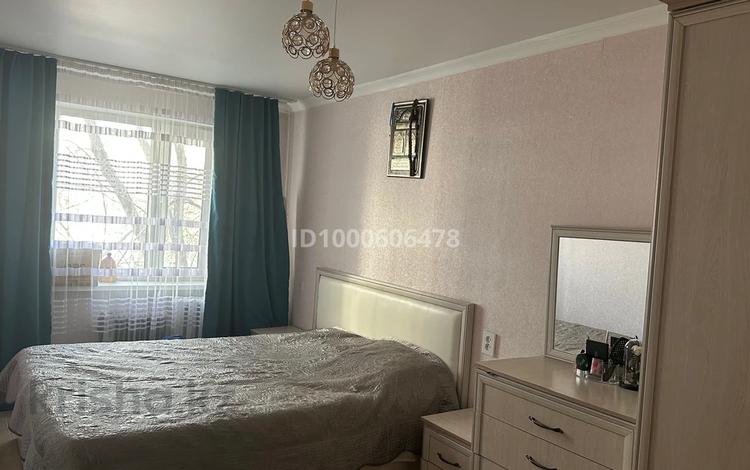 3-комнатная квартира · 57.8 м² · 2/5 этаж, мкр Новый Город, Нуркен Абдирова — Район Юбелейного за 32 млн ₸ в Караганде, Казыбек би р-н — фото 2