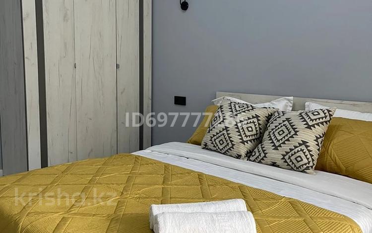 2-бөлмелі пәтер, 50 м², 3/12 қабат тәулік бойы, Туран 34а, бағасы: 13 000 〒 в Астане, Нура р-н — фото 2