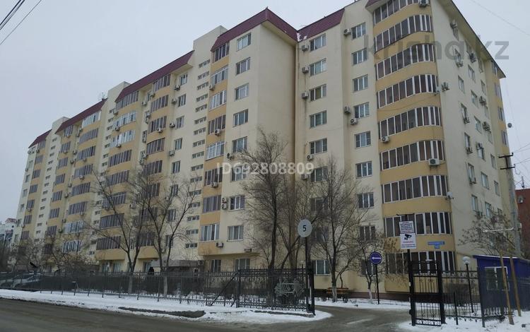 3-комнатная квартира, 108 м², 2/9 этаж, Кулманова 152 за 43 млн 〒 в Атырау — фото 2